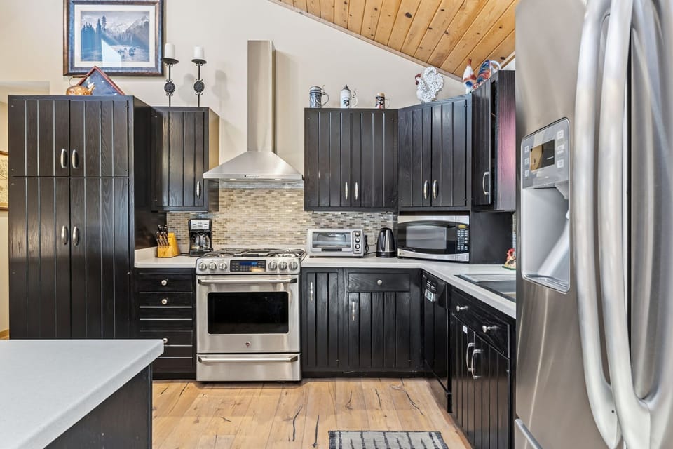 Kitchen: Fully equipped kitchen with drip coffee maker, toaster oven, air fryer, and Crockpot

