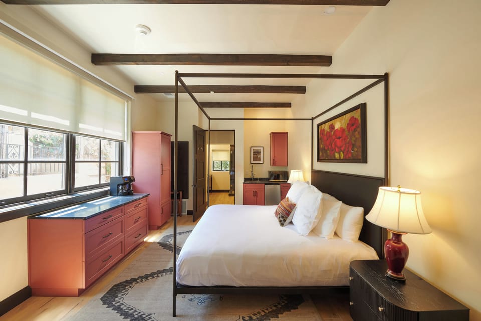 Superior Studio Suite | In-room safe, iron/ironing board, WiFi (free)