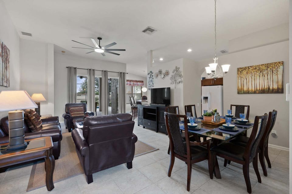 Living / Dining 50" TV