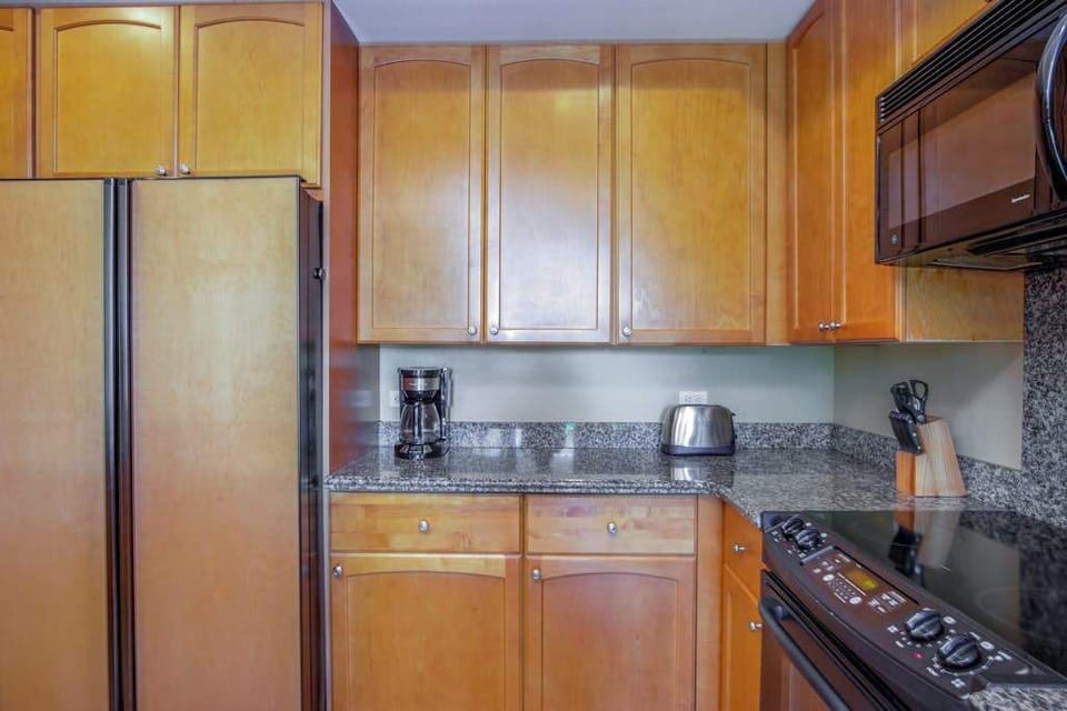 Fully equipped kitchen for home-cooked meals