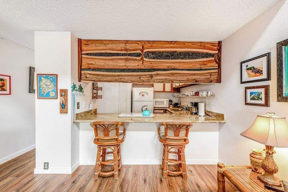 Cozy Kitchen With Tropical Character