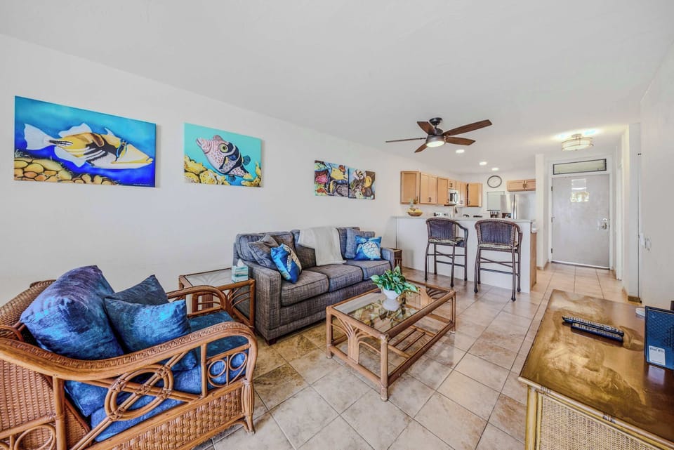 Welcome To Your Spacious Open-Concept Tropical Getaway