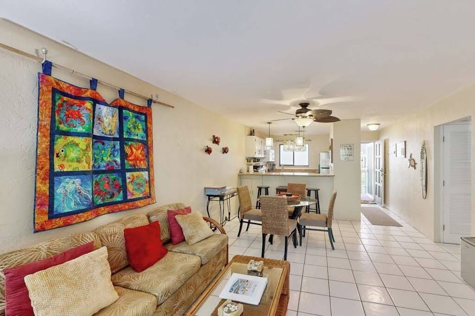 Open concept living/dining area 
