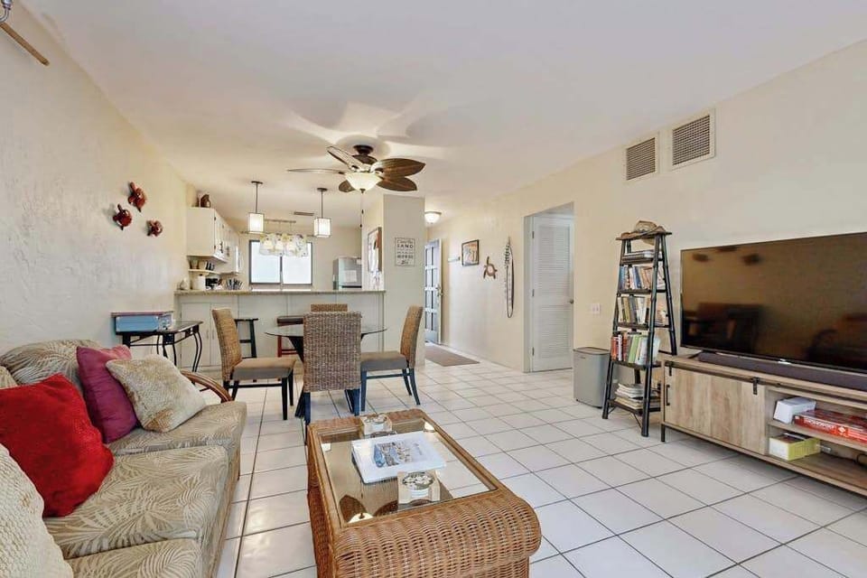 Open concept living/dining area 