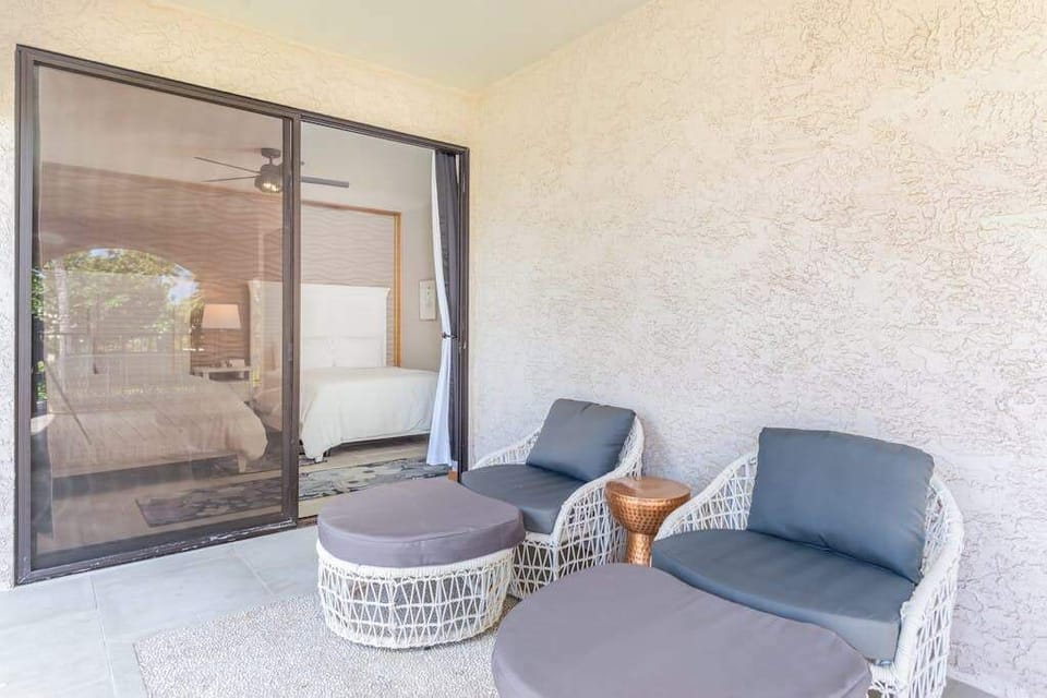 Comfortable Outdoor Seating For Island Relaxation