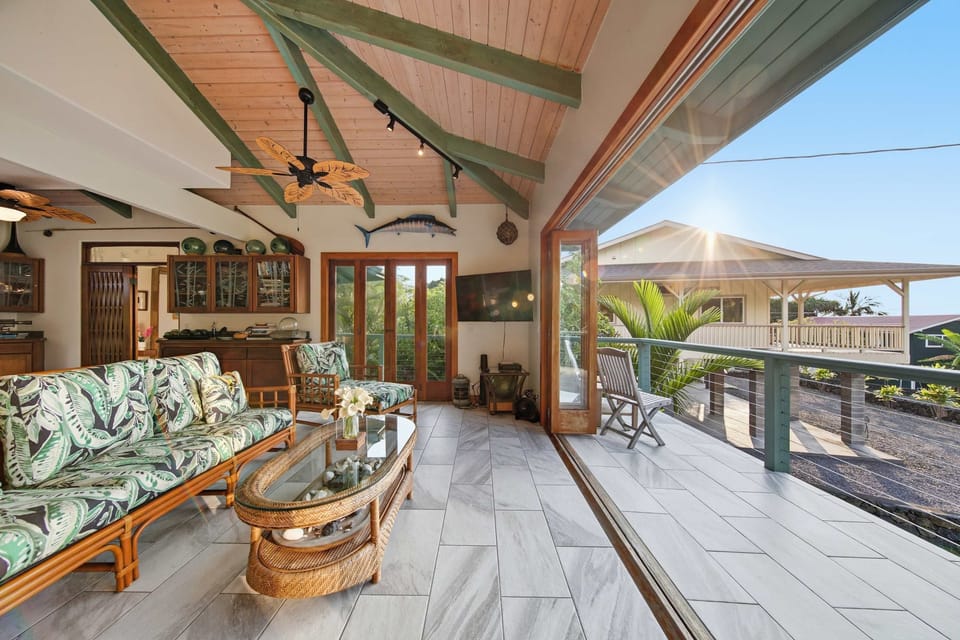 New Oceanfront Captain Cook Home Near Kealakekua Bay House in Kealakekua Bay