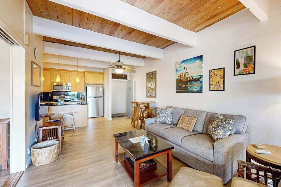 Bright And Airy Hawaiian Living With Vaulted Ceilings