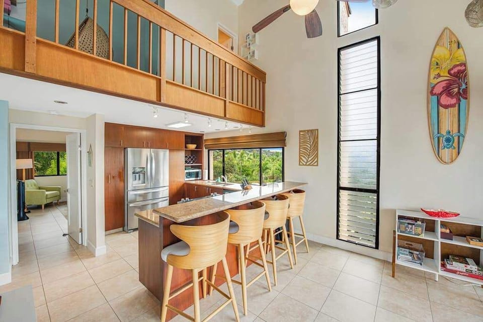 Chef's Kitchen With Breakfast Bar