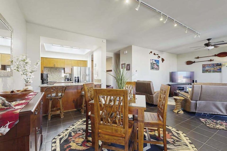 Open dining space that keeps everyone connected.