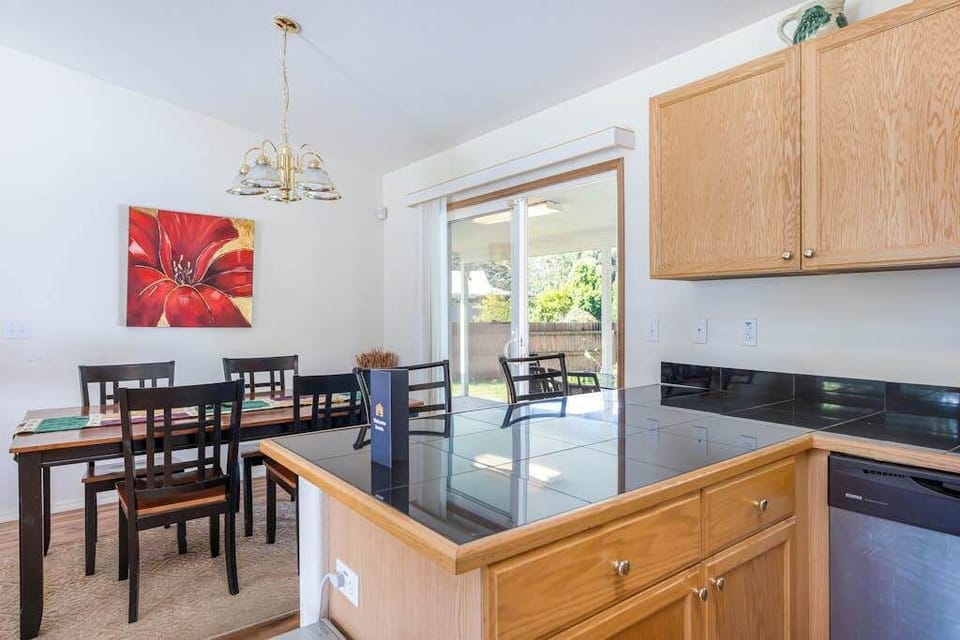 Dining Area Opening To The Lanai
