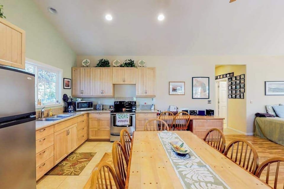 Open Dining Space Beside The Kitchen