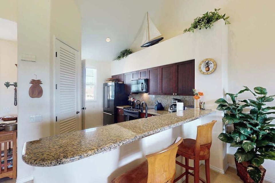 Kitchen Island Bar with Barstool Seating