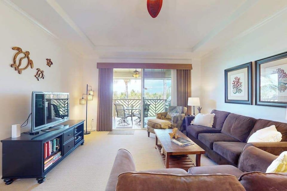 Bright Living Room With Lanai Access