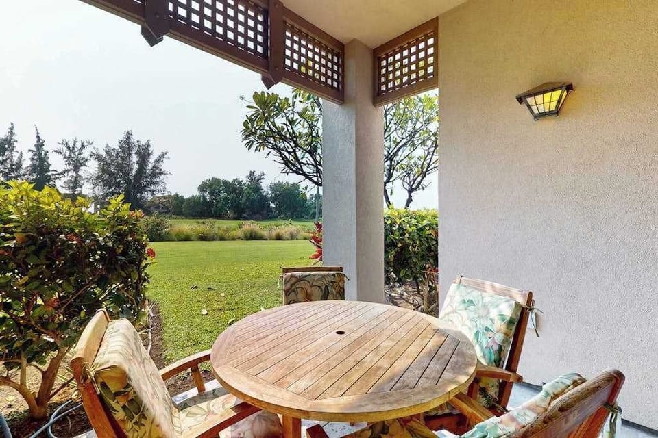 Private lanai for relaxing at the end of a long day or enjoy your romantic dinner outside under the stars.