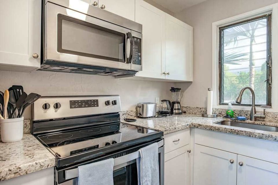 Cook With Ease In Your Coastal Kitchen
