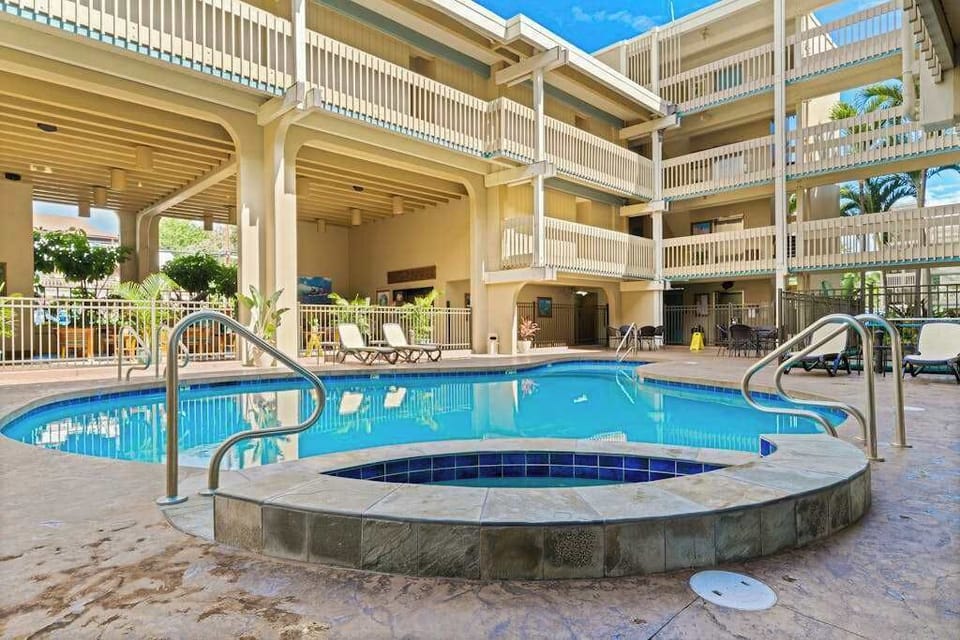 Relax Beside The Sparkling Resort Hot Tub