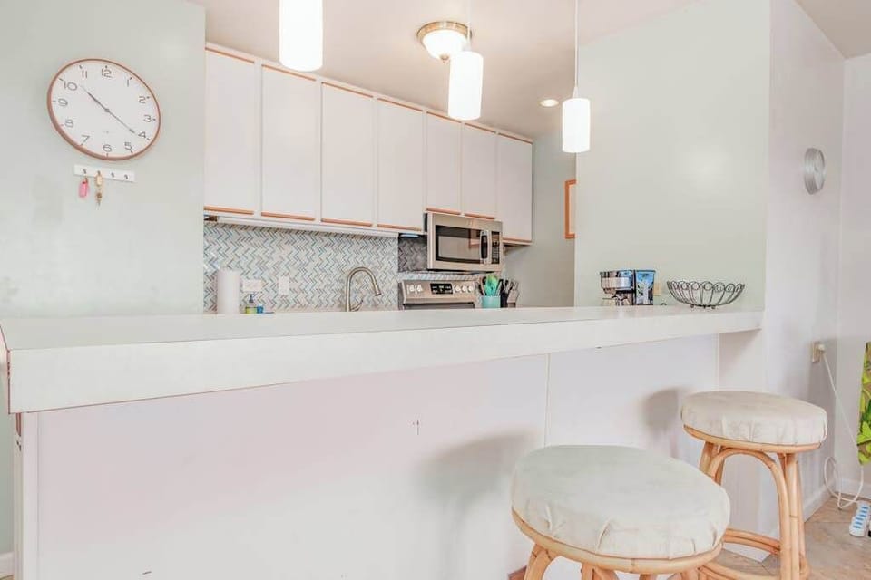 Bright Kitchen With Breakfast Bar