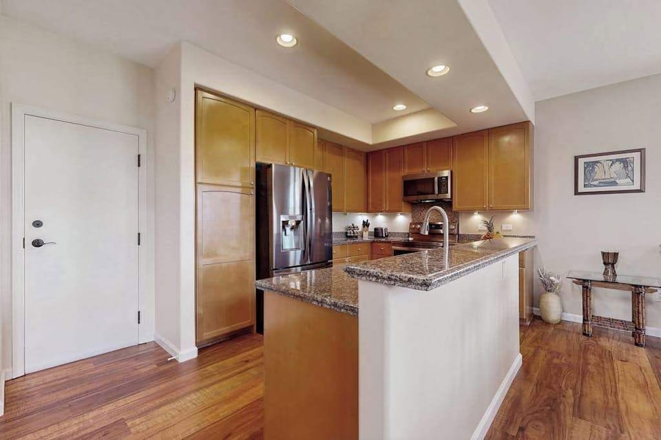 Spacious kitchen with a breakfast bar