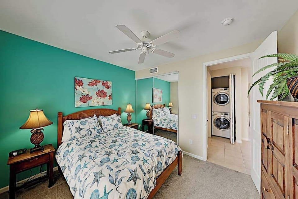 Guest room with a fan for your nightly comfort.