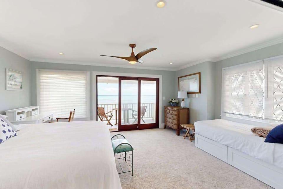 King and single beds provide flexible comfort for every guest staying together