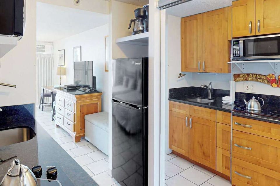 Enjoy the convenience of a well-equipped kitchenette, perfect for preparing quick meals, snacks, and morning coffee.