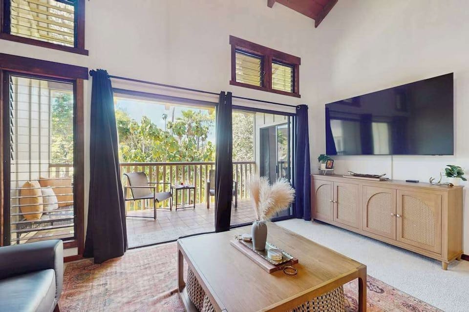 Sunlit Living Room With Lanai Access