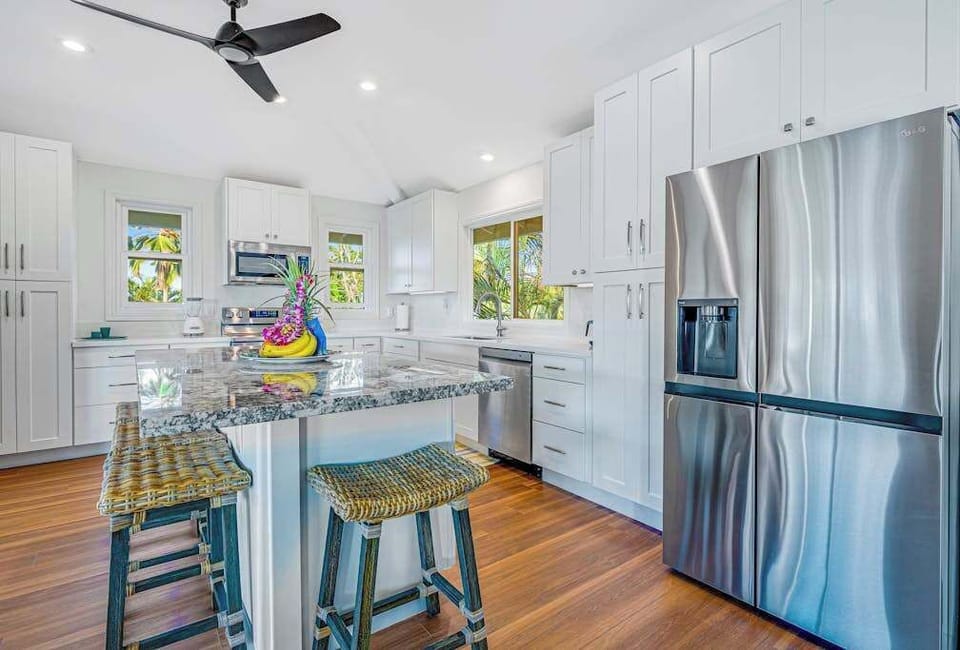 Chef's Kitchen With Island Seating