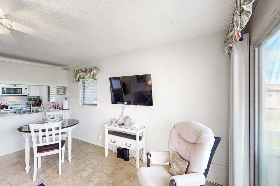 Open Dining With Natural Light