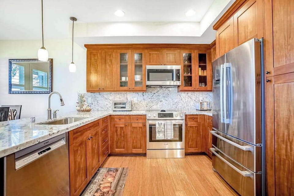 Fully remodeled new stainless steel kitchen.