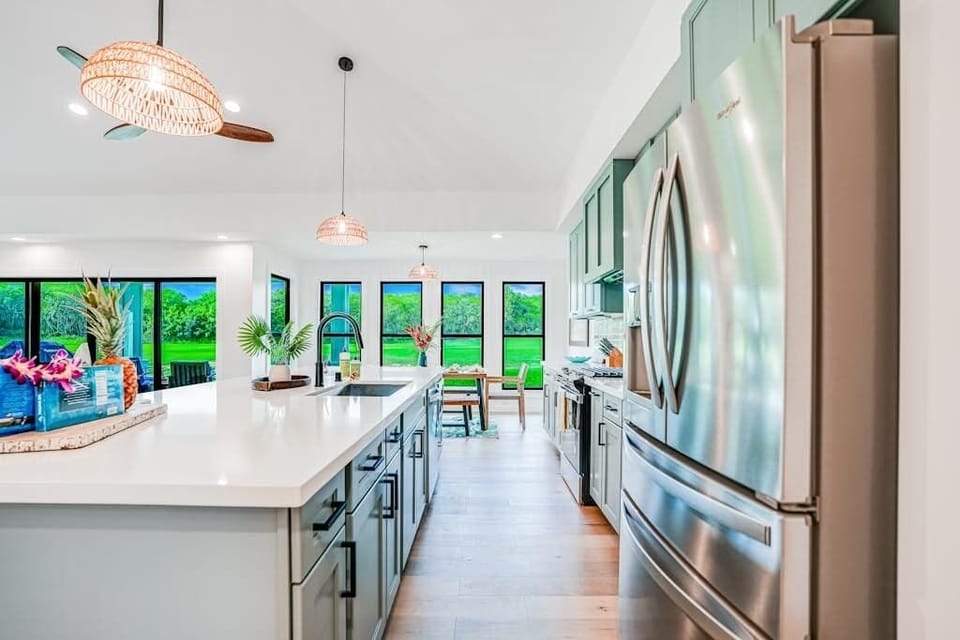 Fully equipped kitchen for home cooking