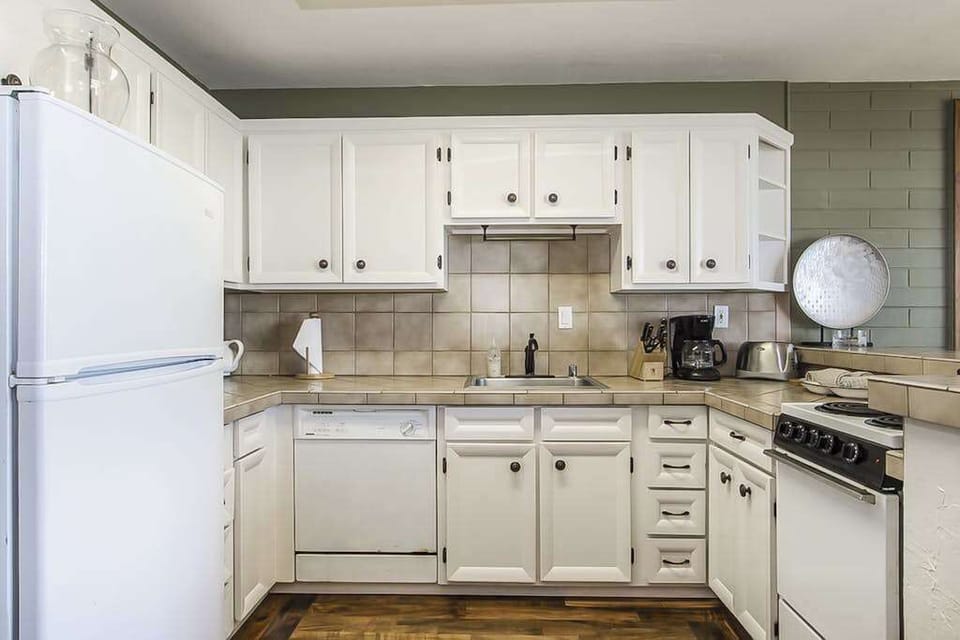 Fully stocked kitchen so you enjoy a nice dinner in, after a long day.