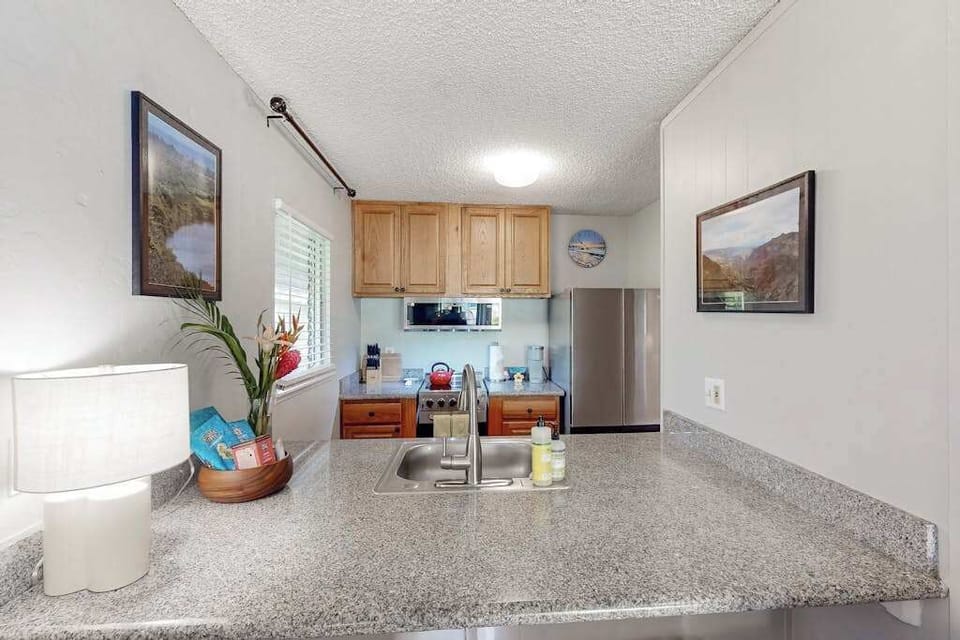 Spend tranquil evenings chatting with your guests or watching TV in the inviting living room, or surprise them with a delicious homemade meal prepared in the well-equipped kitchen. 