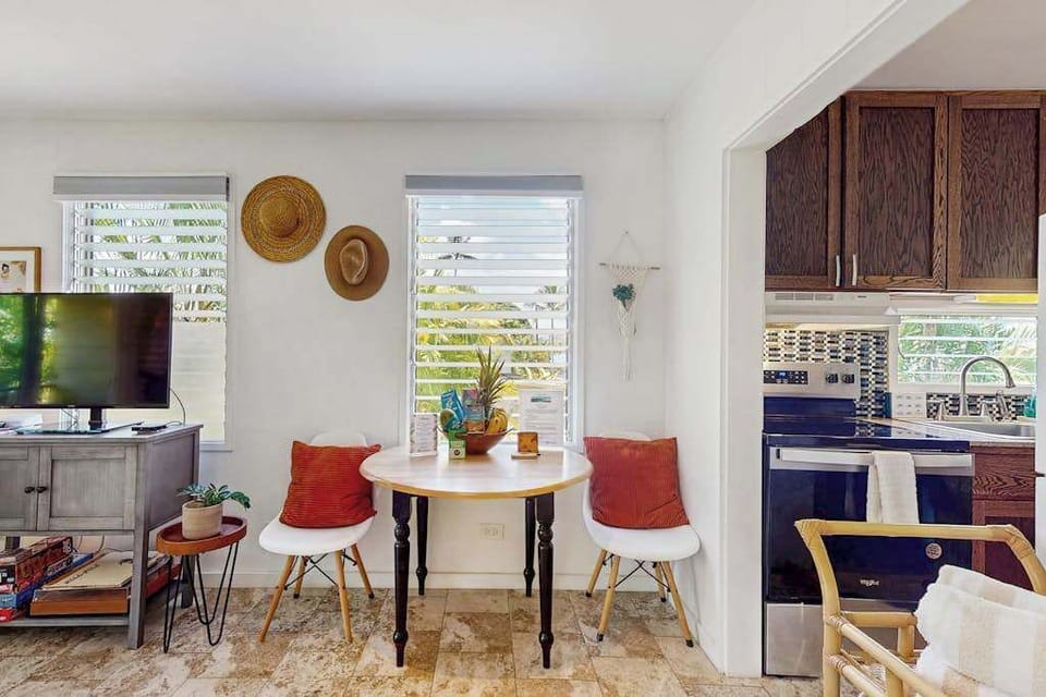 Cozy Dining By The Kitchen