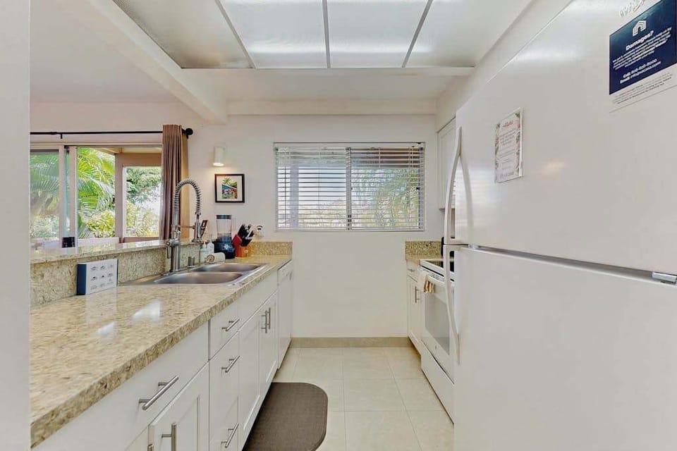 Full kitchen, great for preparing snacks or dinners at home.