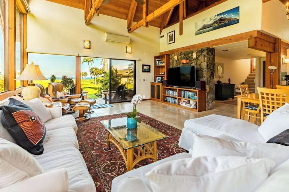 Open Concept Living With Tropical Charm