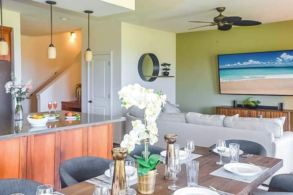 Dine in Relaxed Island Comfort
