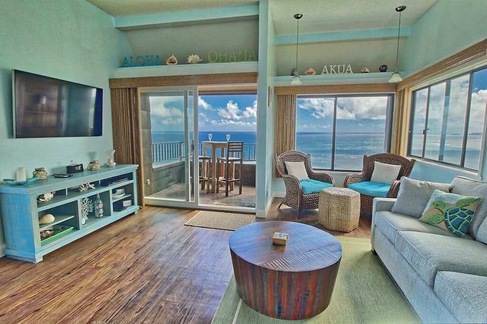 Oceanfront open floor plan with 180-degree Penthouse Views