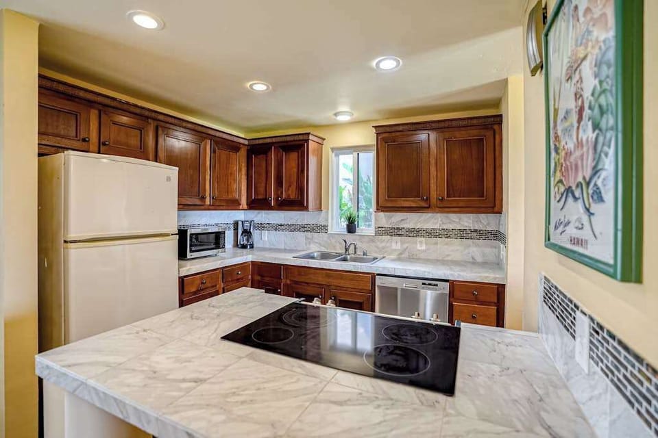 Bright Kitchen With Cozy Breakfast Nook