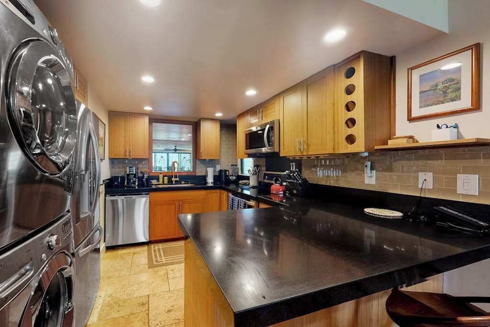 Prepare delicious meals easily in this spacious and functional kitchen