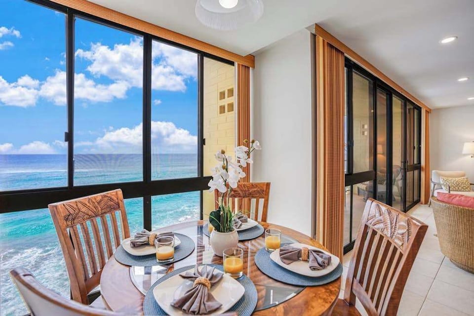 Dine With Panoramic Ocean Views