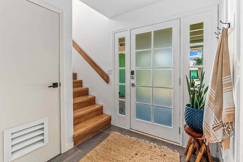 Warm Island Welcome At The Front Entry