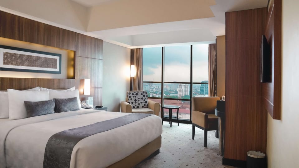 In-room safe, individually furnished, desk, laptop workspace
