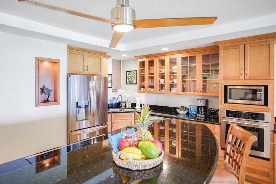 Well-equipped kitchen for effortless island dining