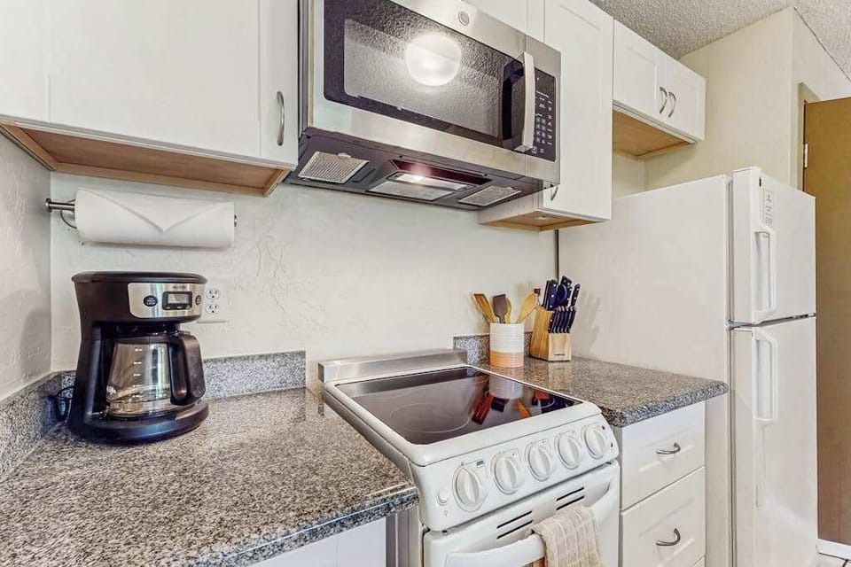 The full kitchen complete with all of the major appliances and cookware needed for at-home home meal prep. 