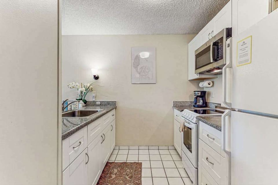 The full kitchen complete with all of the major appliances and cookware needed for at-home home meal prep. 