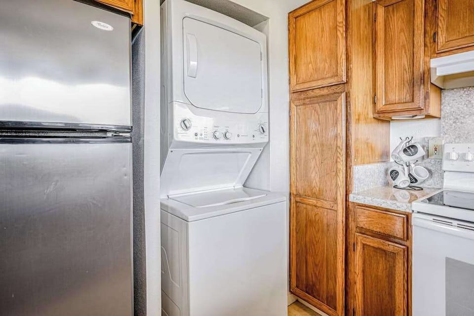 Easy Vacation Living With In-Unit Laundry