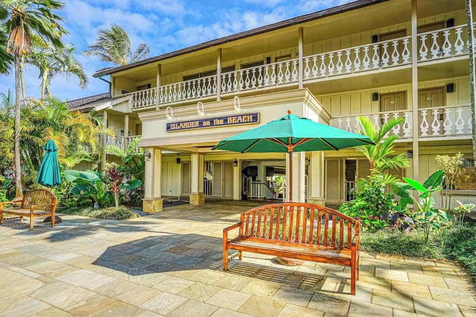 Warm Hawaiian Welcome At Every Arrival