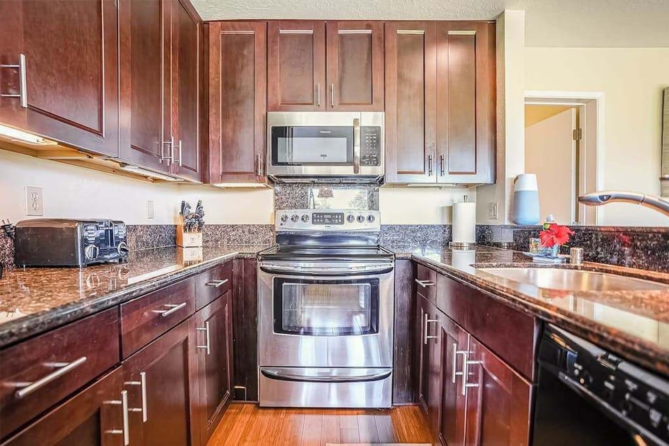 Gourmet Kitchen With Modern Appliances