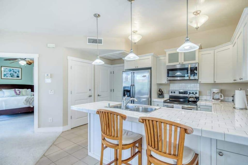 Bright Gourmet Kitchen with Island Seating & Open-Concept Layout