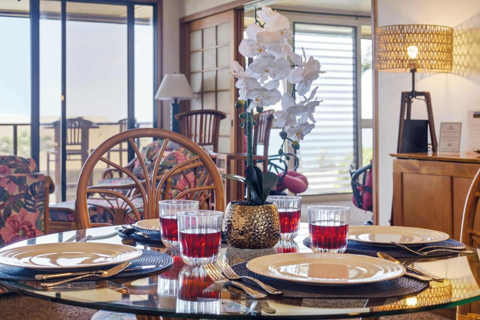 Island Dining With Ocean Backdrop